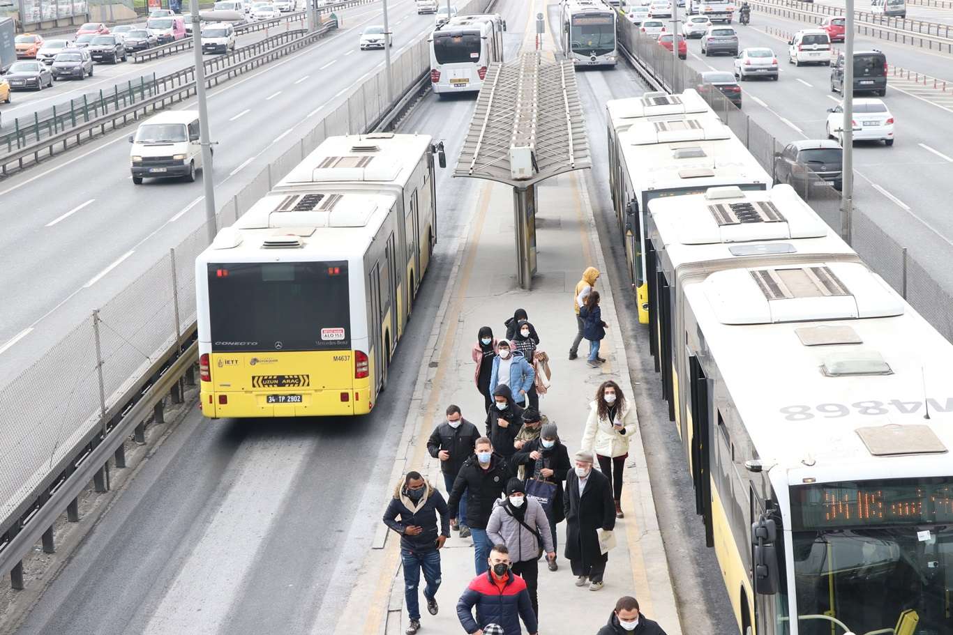 İstanbulkart'a HES kodu eşleşmesi yapamayan vatandaşlar toplu taşımaya binemedi İstanbulkart'a HES kodu eşleşmesi yapamayan vatandaşlar toplu taşımaya binemedi